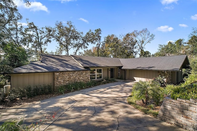 ranch-style home featuring a garage