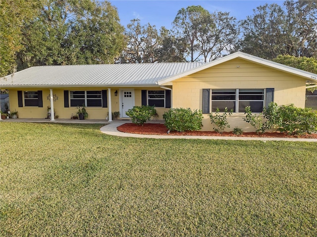 single story home featuring a front yard