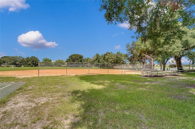 view of yard featuring a rural view