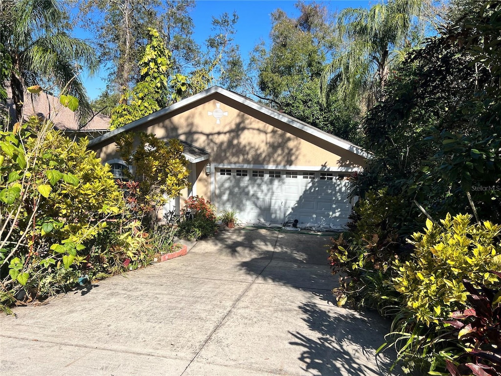 view of front facade with a garage