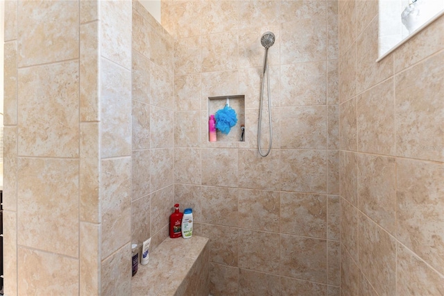 bathroom featuring tiled shower