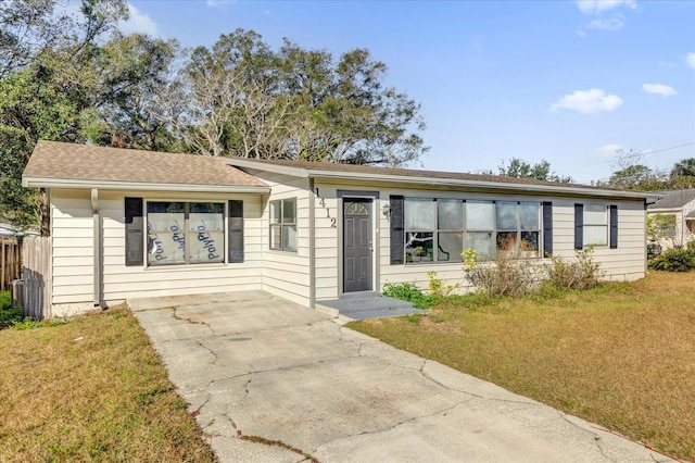 ranch-style home featuring a front yard