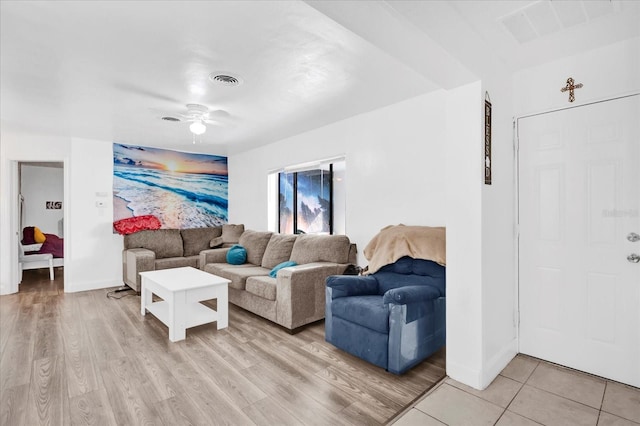 living room featuring light wood-type flooring and ceiling fan