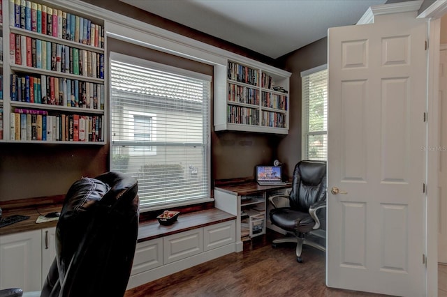 office area with wood-type flooring and built in desk