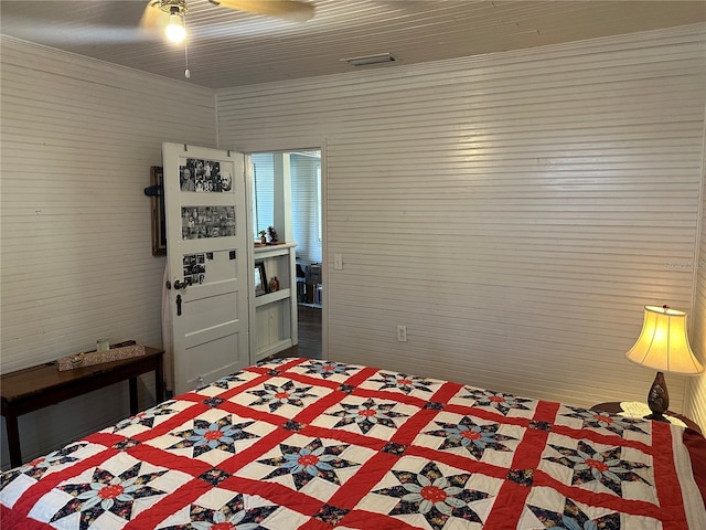 bedroom featuring ceiling fan