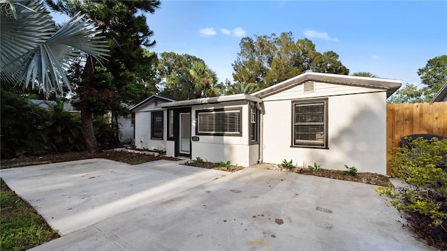 view of front of property featuring a patio