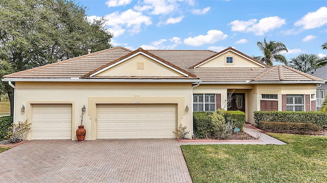 view of front of property featuring a garage and a front yard