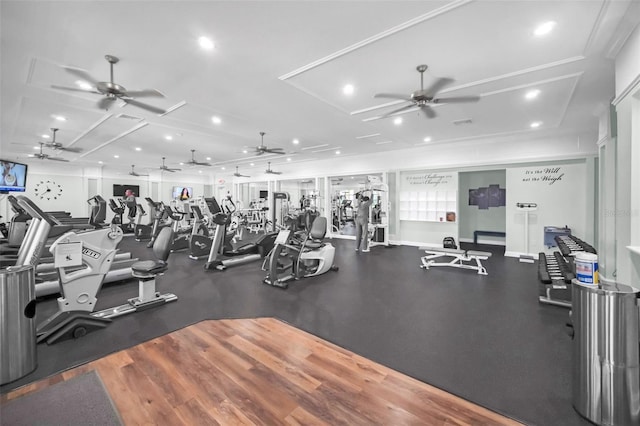 exercise room featuring ceiling fan