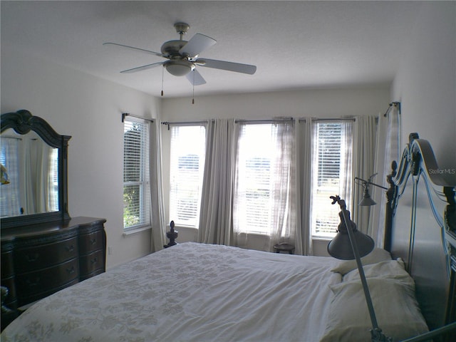 bedroom with ceiling fan