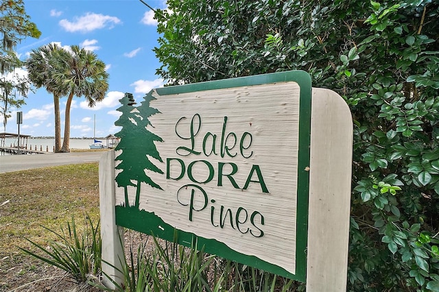 community / neighborhood sign featuring a water view