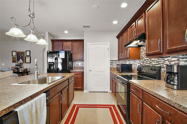 kitchen with sink, hanging light fixtures, range hood, decorative backsplash, and black appliances