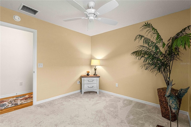 empty room featuring ceiling fan and carpet