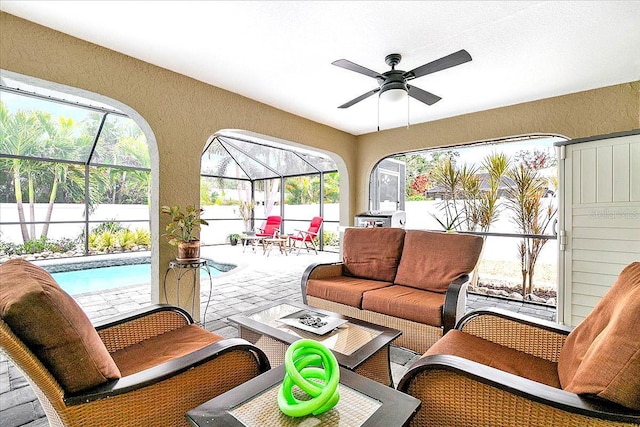 sunroom with ceiling fan