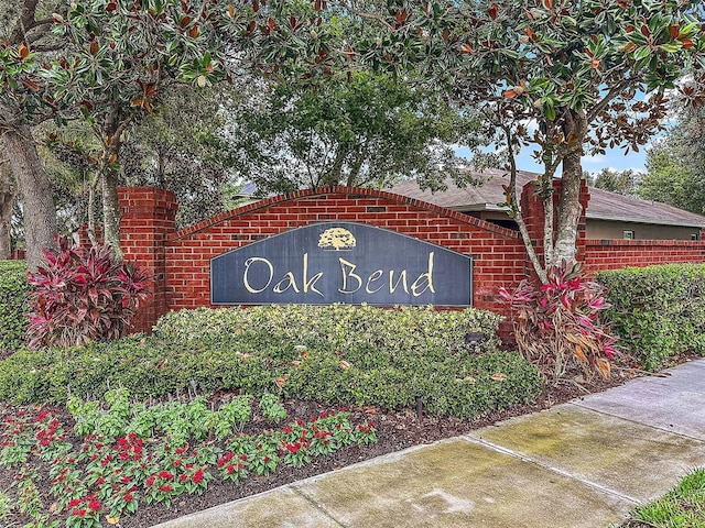 view of community / neighborhood sign