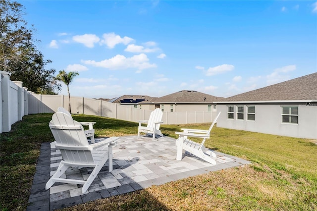 view of yard featuring a patio area