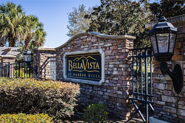 view of community / neighborhood sign