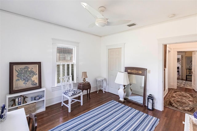 living area with dark wood-type flooring and ceiling fan