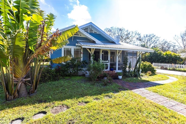 view of front facade with a front yard