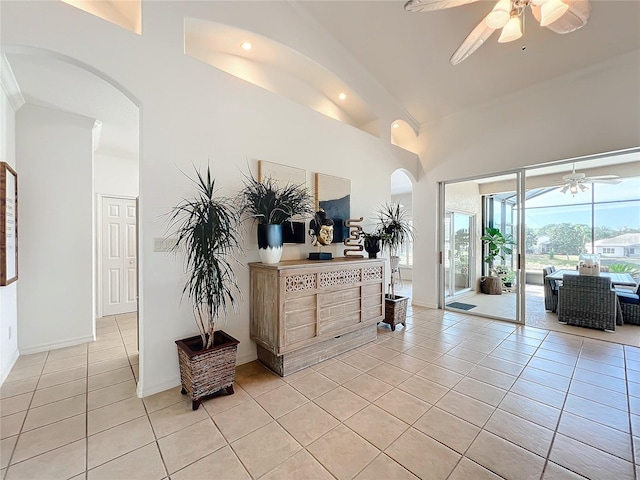 welcome area featuring ceiling fan