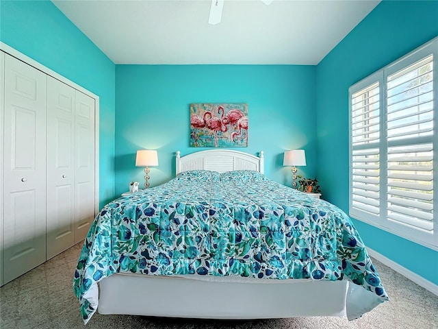 bedroom with carpet flooring, ceiling fan, and a closet