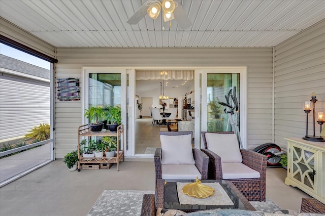 sunroom with ceiling fan