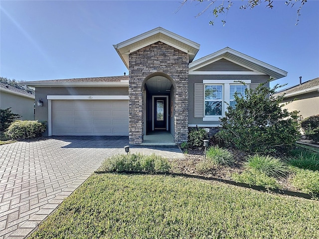 view of front of home featuring a garage and a front yard