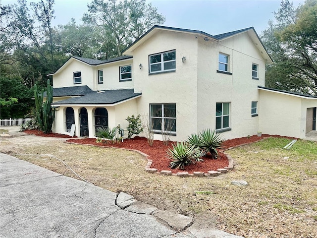 view of front of house featuring a front yard