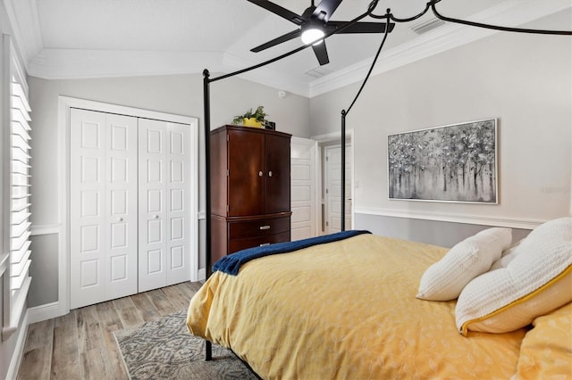 4515 Biggs Pl, The Villages, FL 32163 - bedroom featuring a closet, ornamental molding, wood finished floors, a ceiling fan, and vaulted ceiling