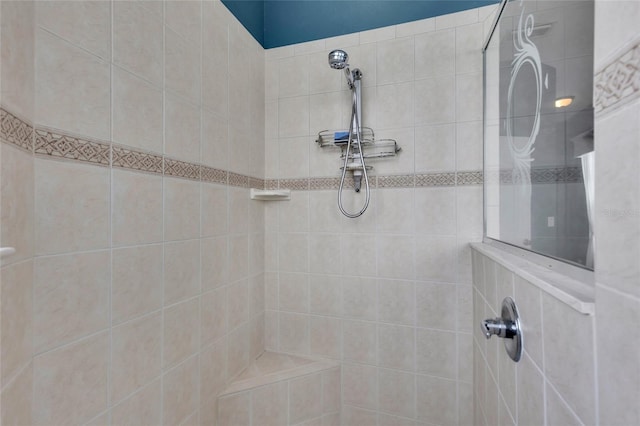 bathroom featuring a tile shower