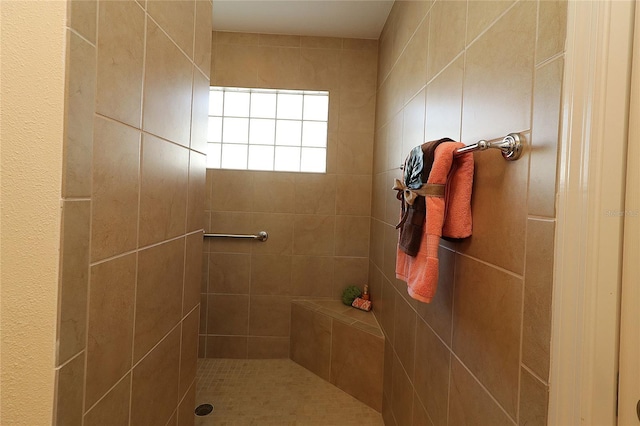 bathroom featuring a tile shower