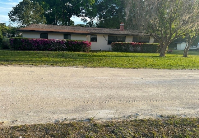 ranch-style home with a front yard