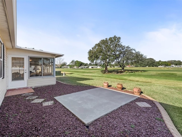 view of yard featuring a patio