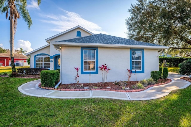 view of front of house featuring a front yard