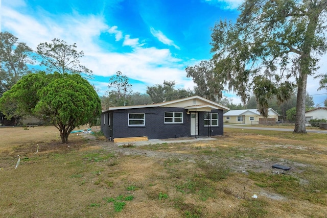 view of front of home with a front yard