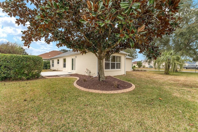 view of yard with a patio