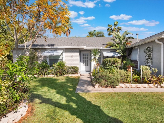 single story home featuring a front lawn