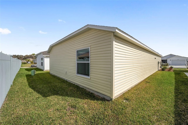 view of side of property featuring a lawn