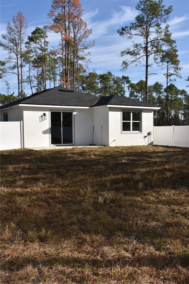 back of house featuring a yard