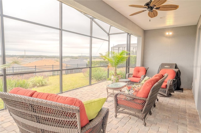 sunroom with ceiling fan