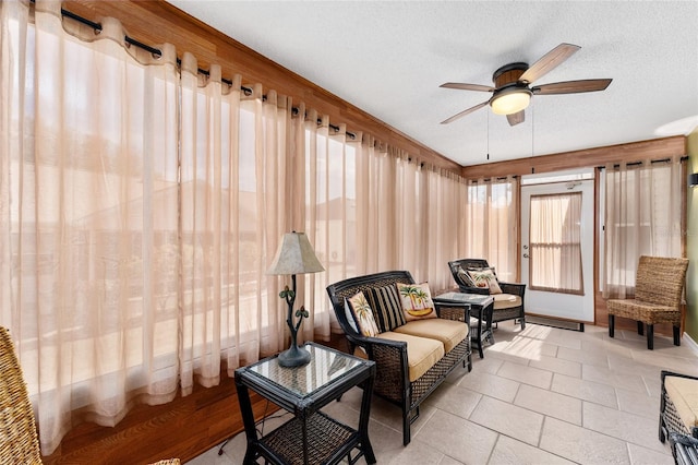 sunroom with ceiling fan