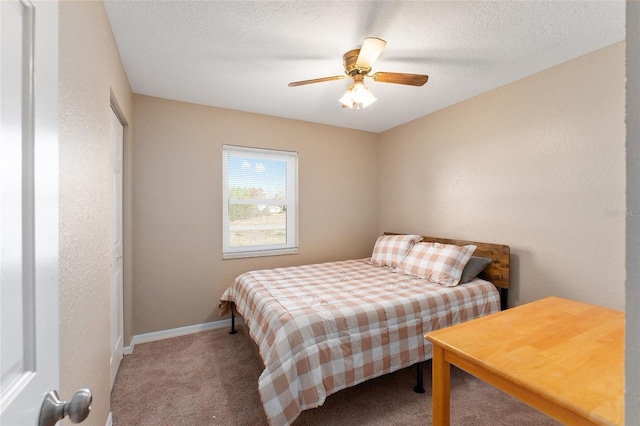 bedroom with ceiling fan, a textured ceiling, and carpet