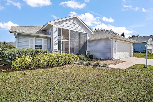 view of front of house featuring a garage and a front yard