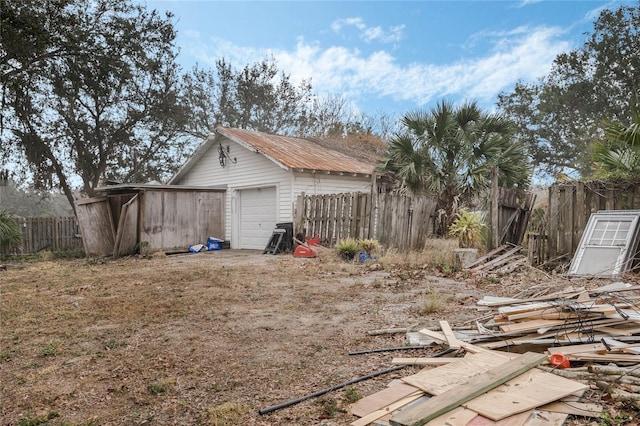 view of yard with a garage and an outdoor structure