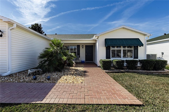 view of front of house with a front yard