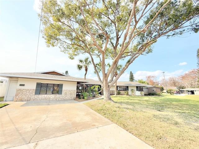 ranch-style house featuring a front lawn