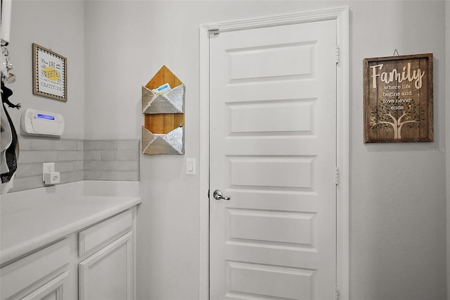 bathroom with backsplash