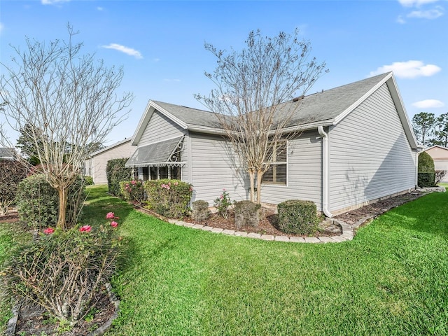 view of side of property featuring a lawn