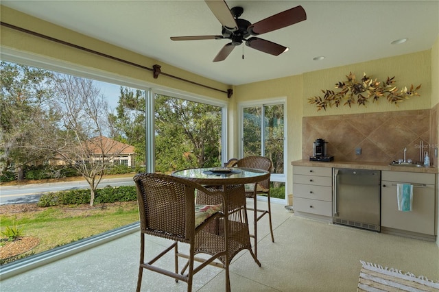 sunroom / solarium with wet bar