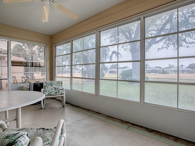 sunroom / solarium featuring ceiling fan