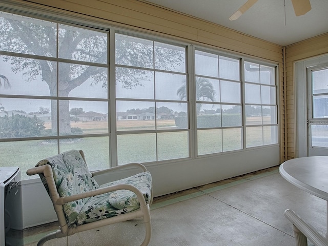 sunroom featuring ceiling fan